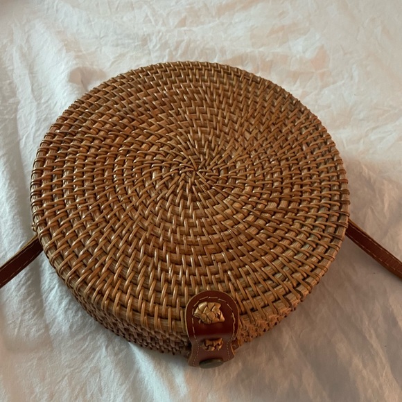 NWOT Rattan Purse with navy & white lining - Picture 4 of 4